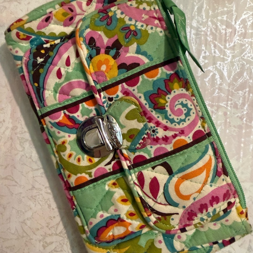 Vera Bradley Clutch, Smart Phone Floral Wristlet In Tutti Fruity, Ultra Feminine - Picture 2 of 8